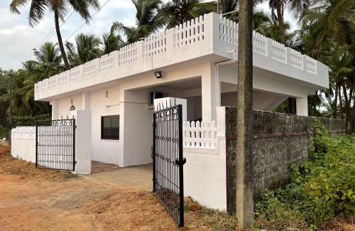 Saligrama House | Yashasvi- Sea View Cottage