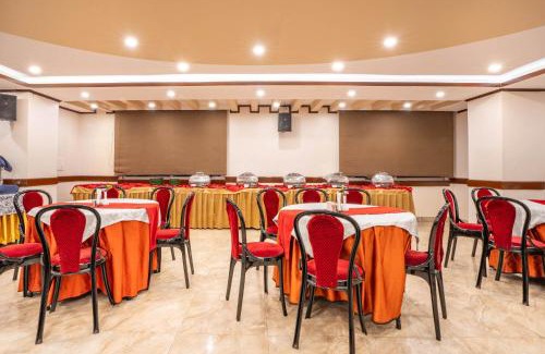 Darjeeling Hotel | Yashshree Jai Hotel & Banquet