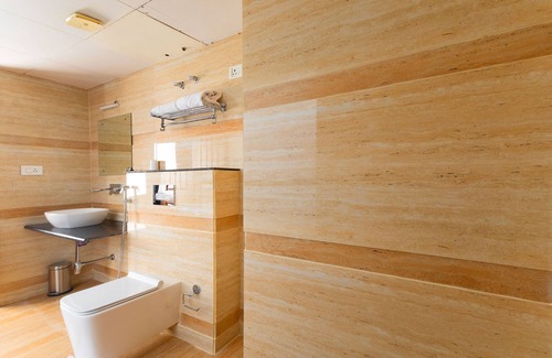 Darjeeling Resort | Yashshree Sanderling Mall Road