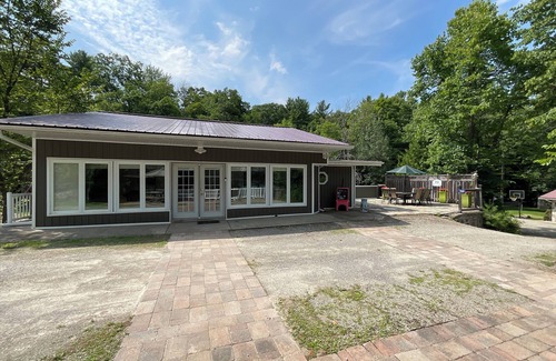 Leeds and the Thousand Islands Cottage | Year Round Lakefront Property On Beautiful Charleston Lake