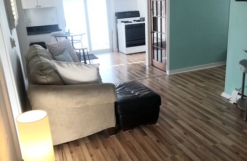 Portsmouth Cottage | Year-round Newly Renovated Waterfront Cottage on Blue Bill Cove. Fall Specials!