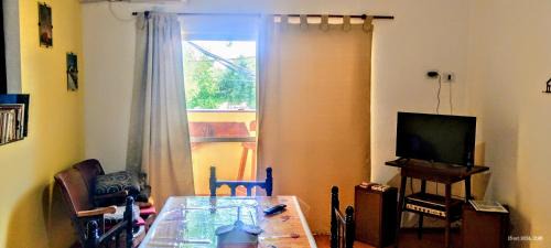 San Martin Apartment | Yellow