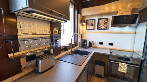 Fluorn Apartment | Yellow Lounge Schwarzwald - mit Veranda