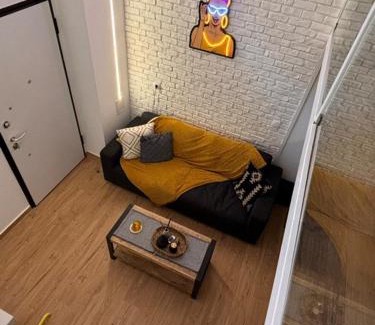 Thessaloniki Apartment | Yellow Skg City Loft