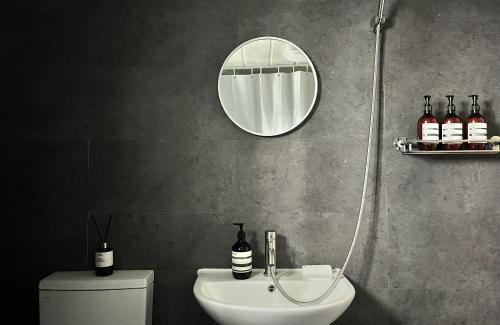 Banghwa-dong Apartment | Yeondam Stay