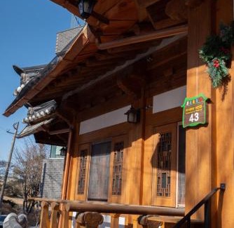 Paldal-gu House | Yeoyeoje - Hanok Accommodation with the atmosphere of Hwaseong Fortress Road in Suwon, a UNESCO World Heritage