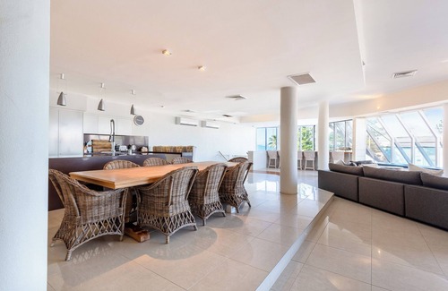 Yeppoon Apartment | Yeppoon's Best Kept Secret, the unit that just keeps on giving.