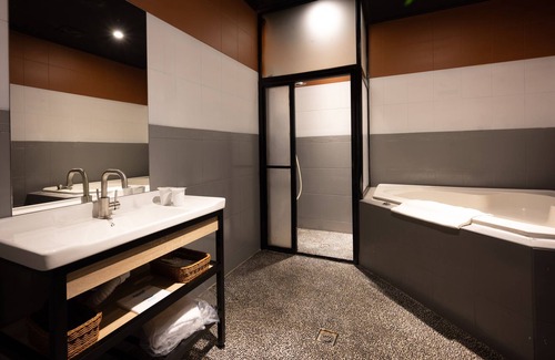 Jiaoxi Hotel | Yilan East Motel