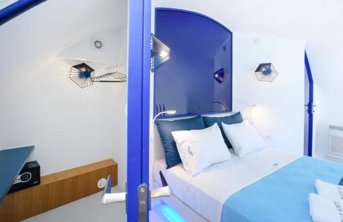 Monolithos House | Yin Villa in Monolithos Beach, next to Fira, close to airport