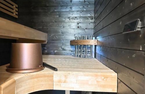 Tahkovuori House | Yläkerran asunto parvekkeella ja saunalla