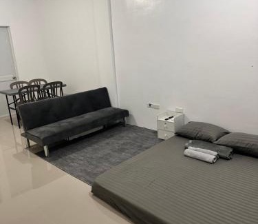 Lipa Apartment | Yna C Guesthouse