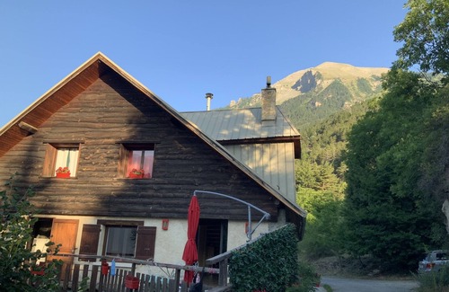 Chateauroux-les-Alpes Apartment | Yoga, hiking, climbing, mountain biking from the Balcons de la Durance. Triathlon 10 km