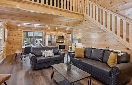 Pigeon Forge Cabin | You Are My Sunshine - 3 BR Cabin - Downtown Pigeon Forge!