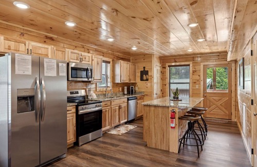 Pigeon Forge Cabin | You Are My Sunshine - 3 BR Cabin - Downtown Pigeon Forge!