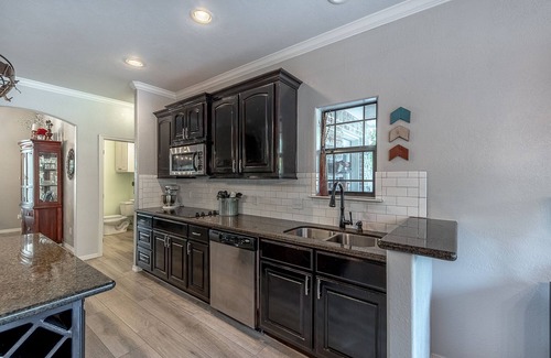 Wellborn House | Your Aggieland getaway