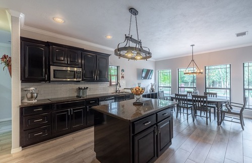 Wellborn House | Your Aggieland getaway