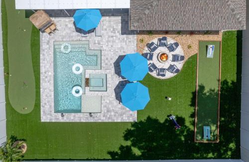 Largo House | Your Beach Getaway Putt Putt Bikes Game Room BBQ