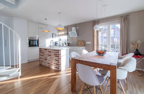 Dranske House | Your cottage with garden, bright, cozy and the sea in sight