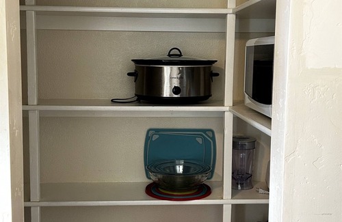 Lakeview House | Your Cozy Getaway: Near It All - Waffles too!