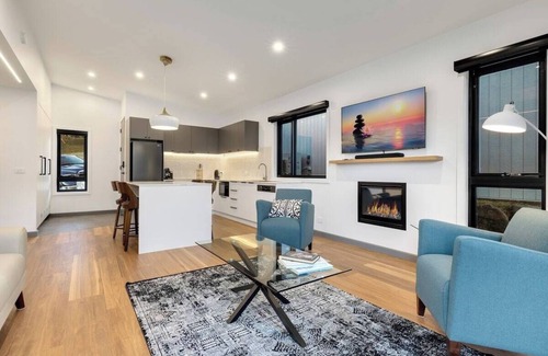 Lake Crackenback Ski Chalet | Your dream Alpine Sanctuary - Lakeside Luxury
