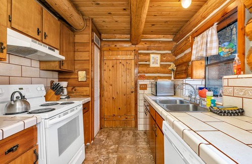 Yosemite National Park Cabin | Your Dream Log Cabin! Within Yosemite and Close to Adventure!