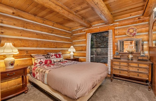 Yosemite National Park Cabin | Your Dream Log Cabin! Within Yosemite and Close to Adventure!