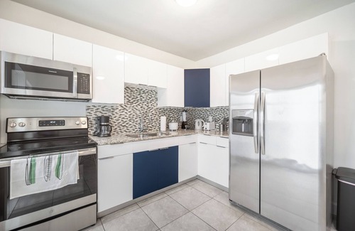 Parkside House | Your Hollywood Hideaway! Central Location 2BR Home