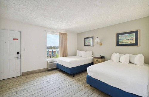 Panama City Beach Hotel | Your Home Away From Home! 2 Family-friendly Units w/Kitchenette, Free Parking