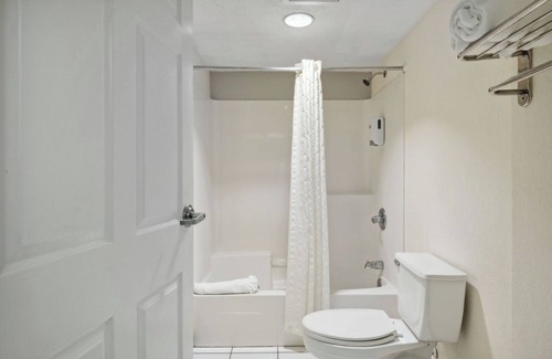 Panama City Beach Hotel | Your Home Away From Home! 2 Family-friendly Units w/Kitchenette, Free Parking