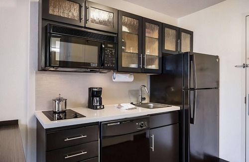 North Arlington Resort | Your Home Away From Home! TWO Modern Suites, Full Kitchens, Pets are Welcome!