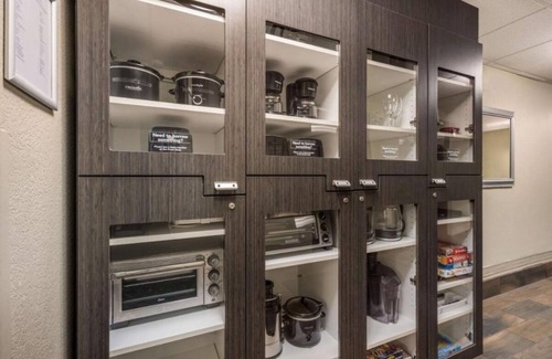 North Arlington Resort | Your Home Away From Home! TWO Modern Suites, Full Kitchens, Pets are Welcome!