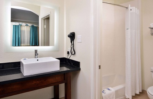 Spring Hotel | Your Home Away From Home! 2 Family-friendly Units! Close to Old Town Spring!
