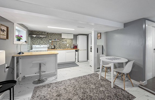 Port Alberni House | Your Home in the Heart of Vancouver Island - Lower Suite