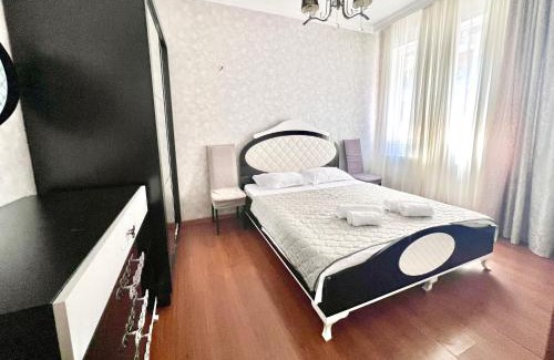 Saburtalo Apartment | Your Home Inn at Jikia's Green House-Central Tbilisi
