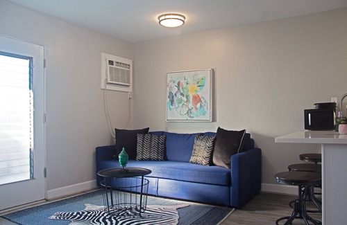 Neartown House | Your Keys to Montrose! Sleeps 48/12BR/12BA/9PA