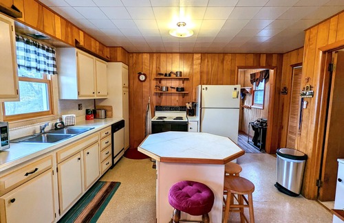Hackensack Cabin | Your lakeside oasis awaits: perfect for families and fun!