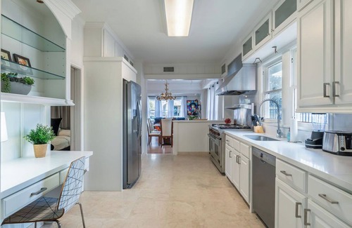 Neartown House | Your Montrose Gem! Sleeps 43/17BR/7.5BA/10PA