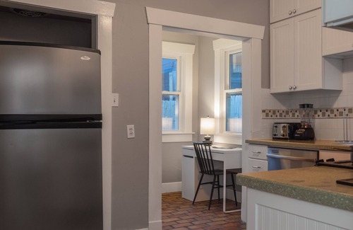 Neartown House | Your Montrose Gem! Sleeps 33/12BR/5.5BA/6PA