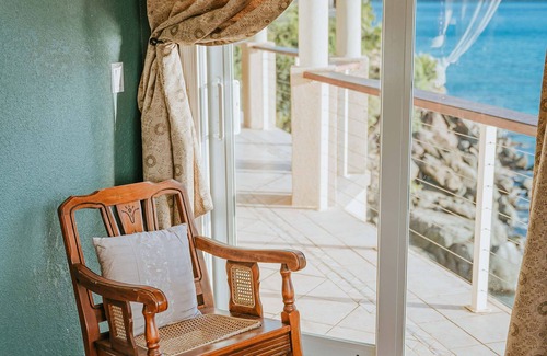 Peterborg Villa | Your own private beach!