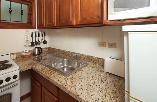 Maynards Hotel | Your Relaxing Getaway Awaits! Close to Mullins Beach! Outdoor Pools, Parking!