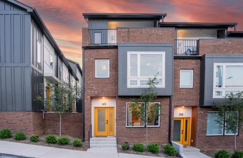 St. Elmo Improvement League Apartment | Your St Elmo Getaway for Rock City & Ruby Falls, 2BD townhome, 6 min to downtown