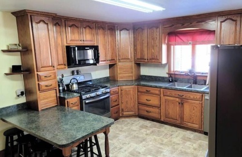 Swengel House | Your summer family retreat- with a hot tub!nn