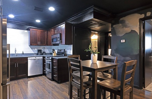South Central Houston Apartment | Your TMC Flats! Sleeps 20, 10BR, 5BA, 5PA