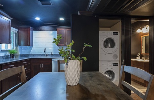 South Central Houston Apartment | Your TMC Flats! Sleeps 20, 10BR, 5BA, 5PA