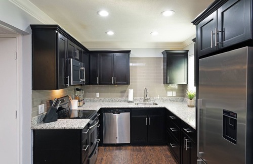 South Central Houston Apartment | Your TMC Flats! Sleeps 36, 18BR, 9BA, 9PA