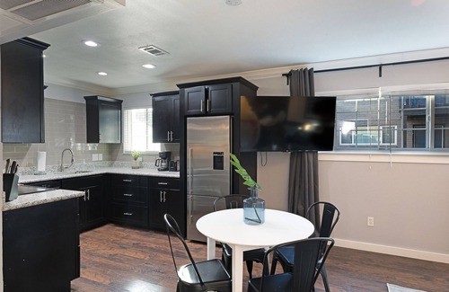 South Central Houston Apartment | Your TMC Flats! Sleeps 36, 18BR, 9BA, 9PA
