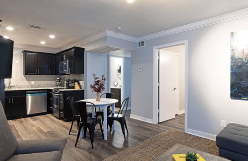 South Central Houston Apartment | Your TMC Flats! Sleeps 32, 16BR, 8BA, 8PA