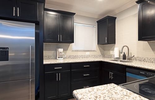 South Central Houston Apartment | Your TMC Flats! Sleeps 32, 16BR, 8BA, 8PA