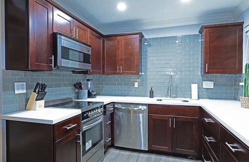 South Central Houston Apartment | Your TMC Flats! Sleeps 32, 16BR, 8BA, 8PA