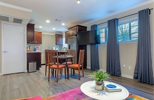 South Central Houston Apartment | Your TMC Flats! Sleeps 44, 22BR, 11BA, 9PA ⭐️⭐️⭐️⭐️⭐️